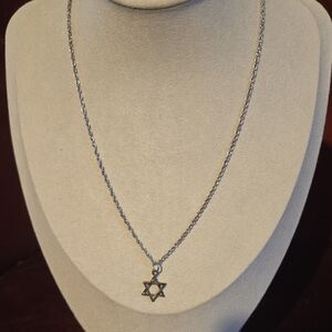 Vintage 925 Sterling Silver Star Of David Pendant Necklace On Silver Tone Chain